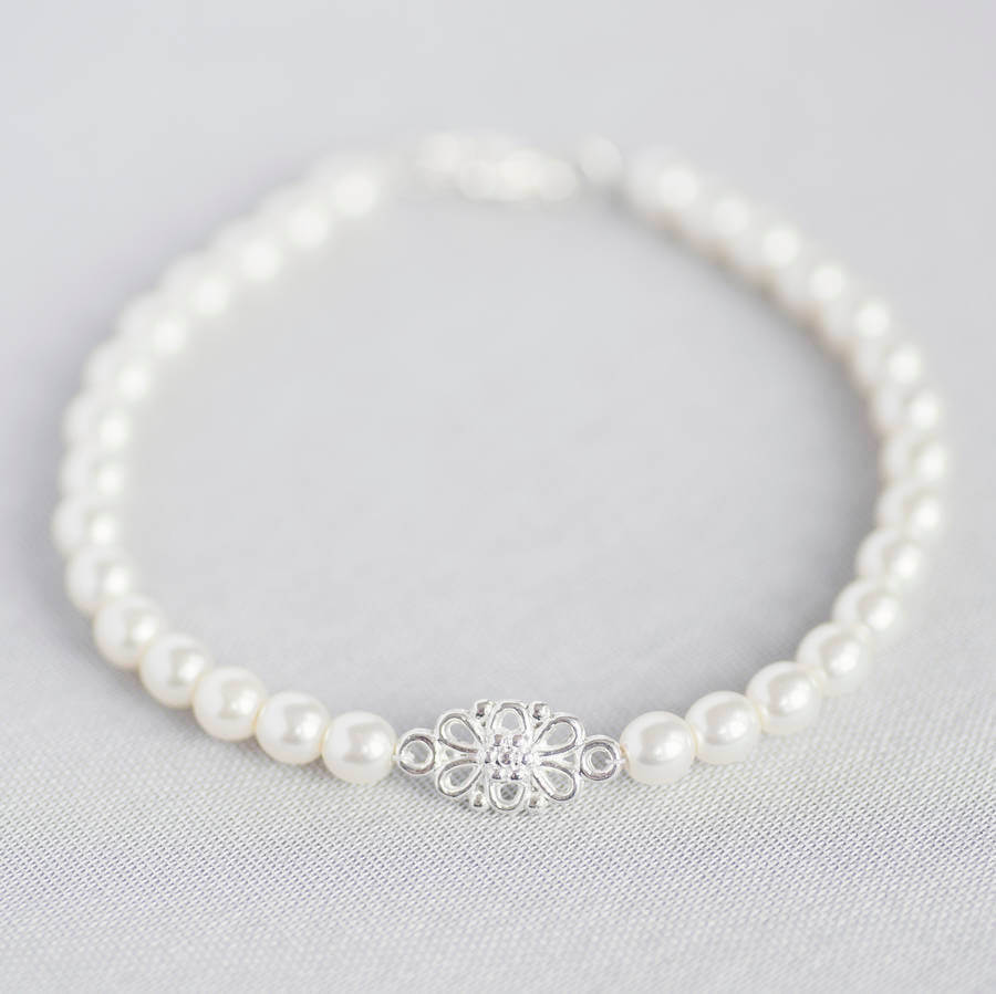 Joy by Corrine Smith Filigree Knot Perlenarmband Gold Silber