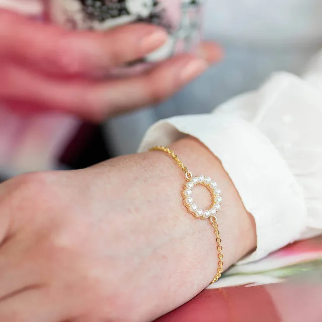 Joy by Corrine Smith Eternity Circle Perlen Armband Gold