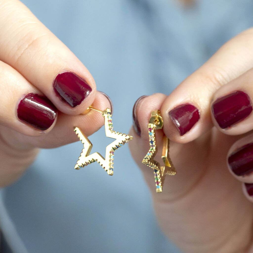 Joy by Corrine Smith Rainbow Star Huggie Ohrringe Gold Silber