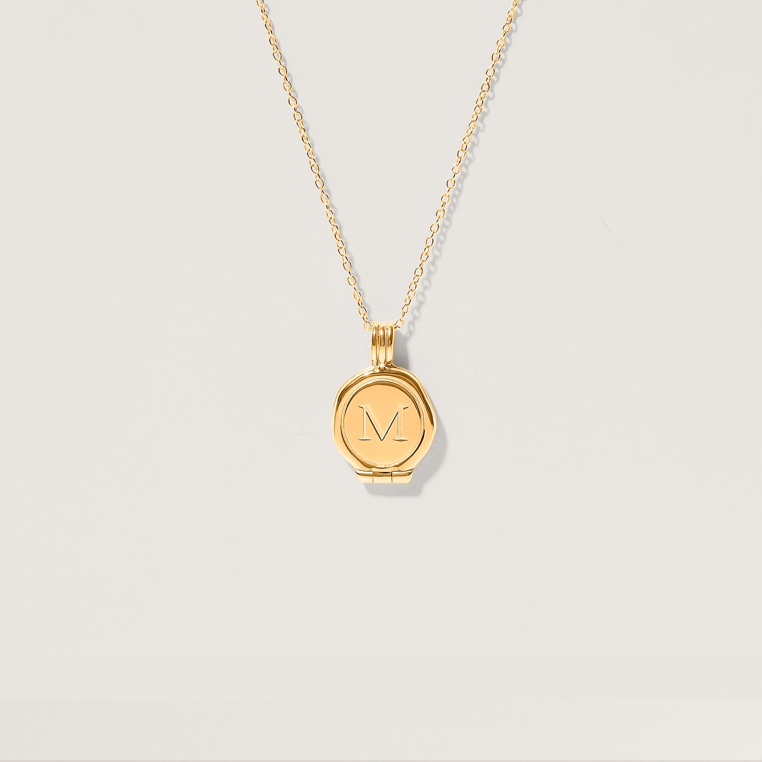 Stilnest Seal Medaillon Halskette Gold Vermeil 45 cm gravierbar