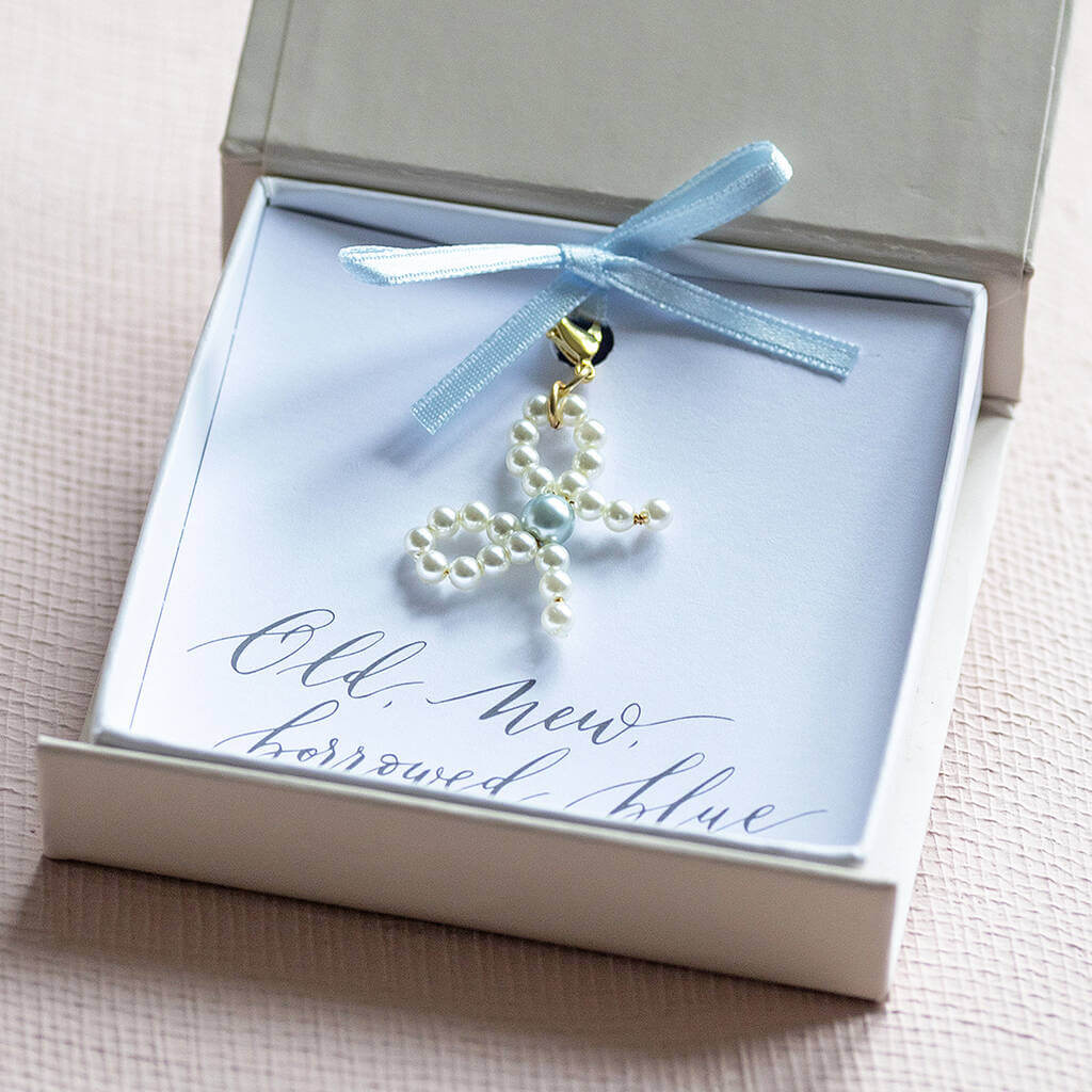 Joy by Corrine Smith Something Blue Charm Perle Schleife