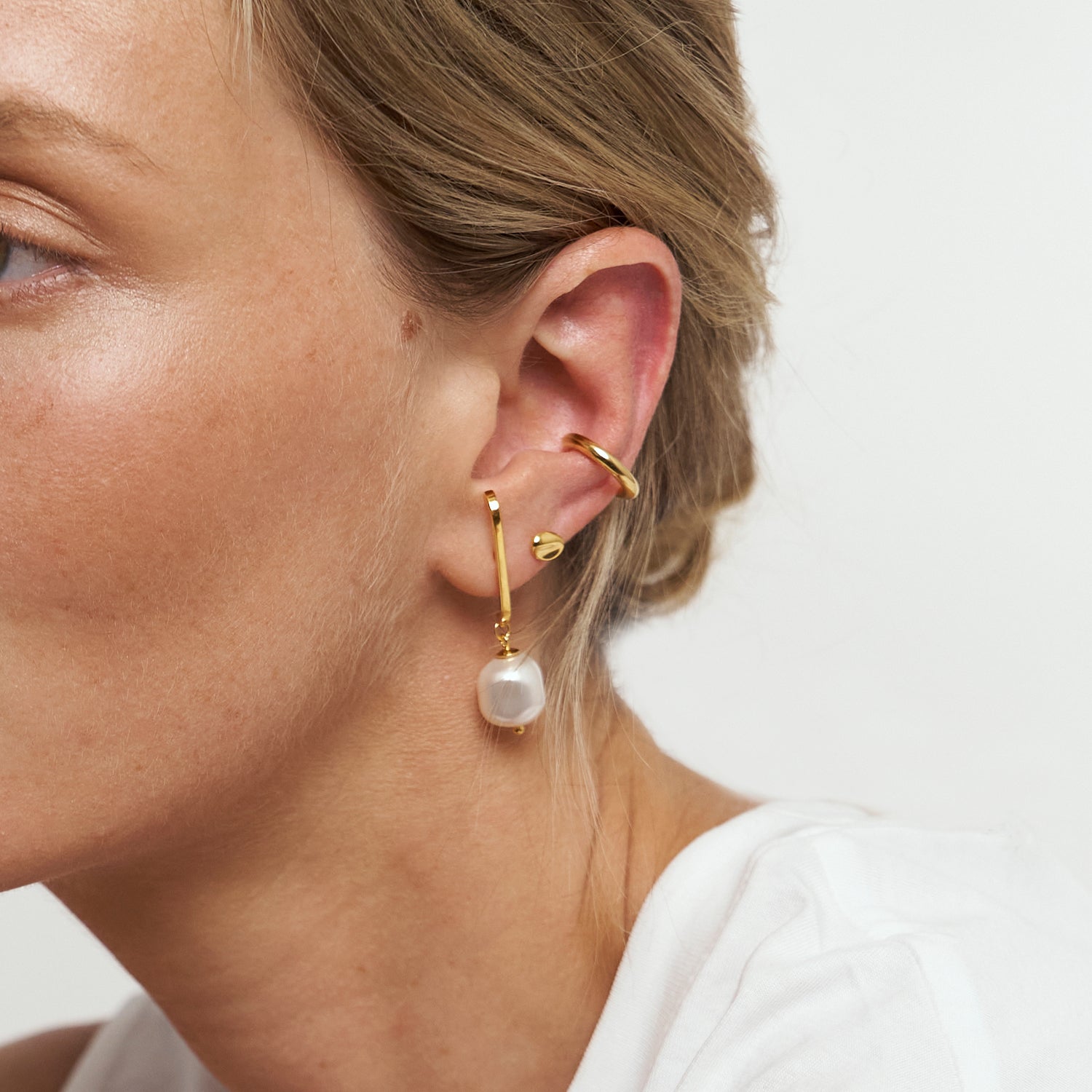 Stilnest Baroque High Bar Ohrhänger 24k Gold Vermeil Perle