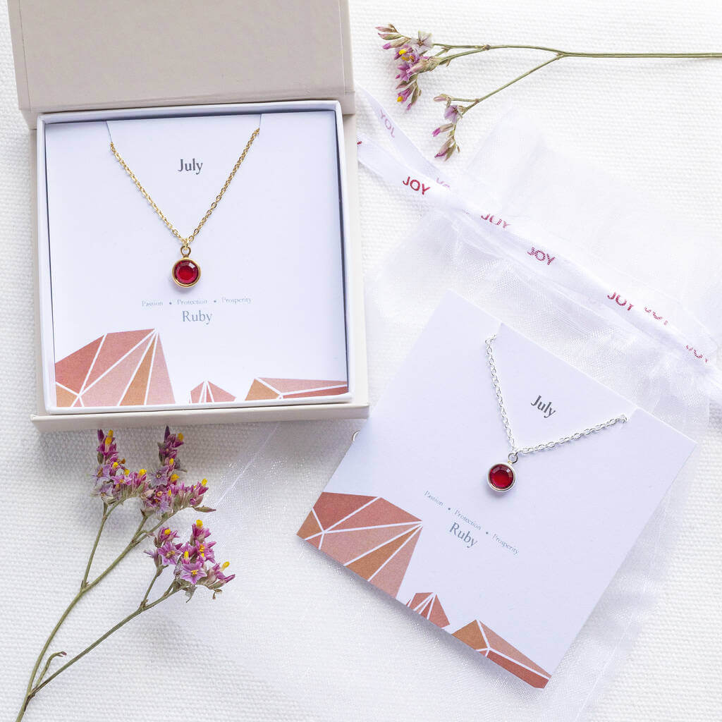 Joy by Corrine Smith July Ruby Geburtsstein Halskette Gold Juli Rubin
