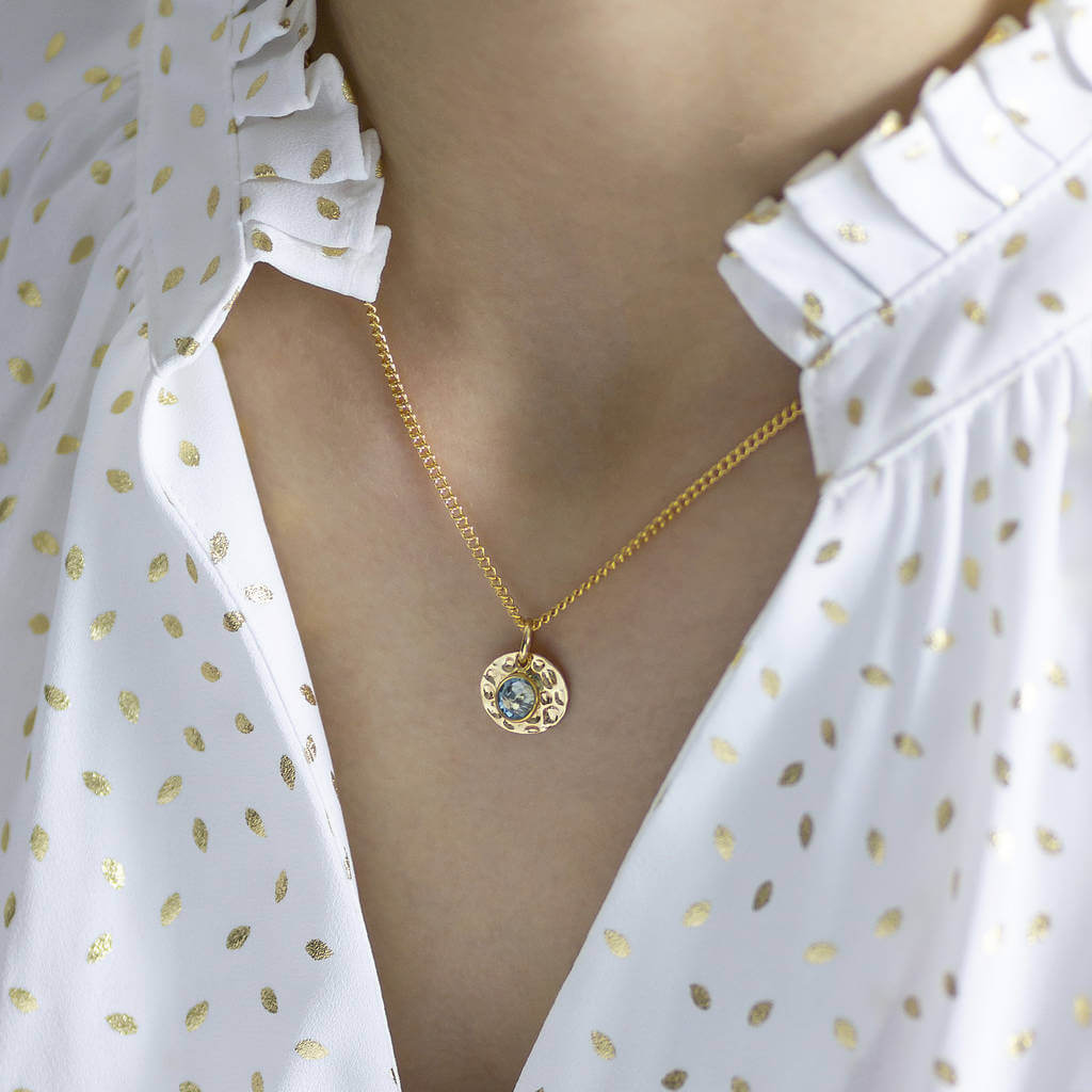 Joy by Corrine Smith Hammered Disc Halskette Gold Geburtsstein