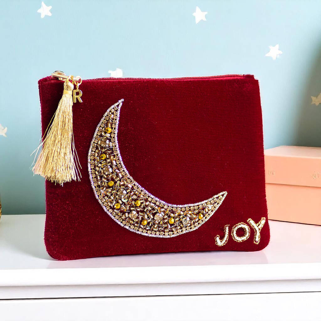 Joy by Corrine Smith Keepsake Charms Mond Samt Täschchen Initiale