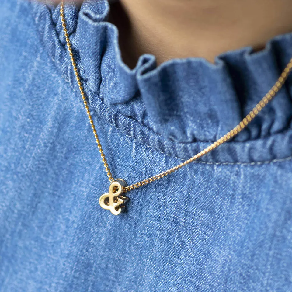 Joy by Corrine Smith Ampersand Halskette Gold Symbol 1cm