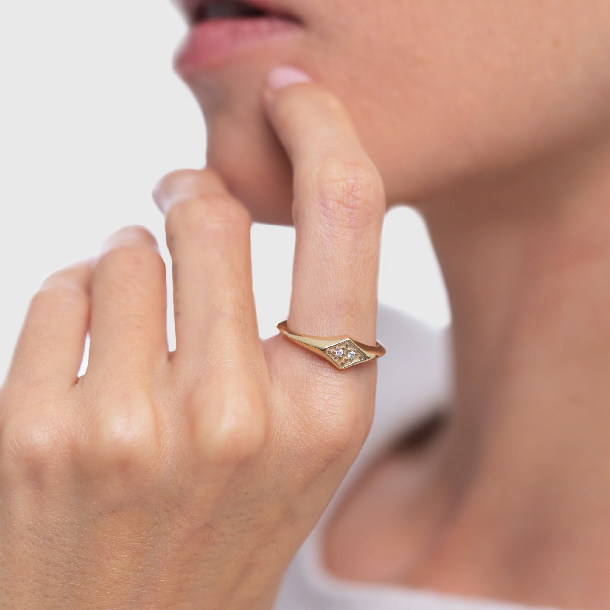 Stilnest Supernova Pavé Weiß Saphir Ring Gold Vermeil 54