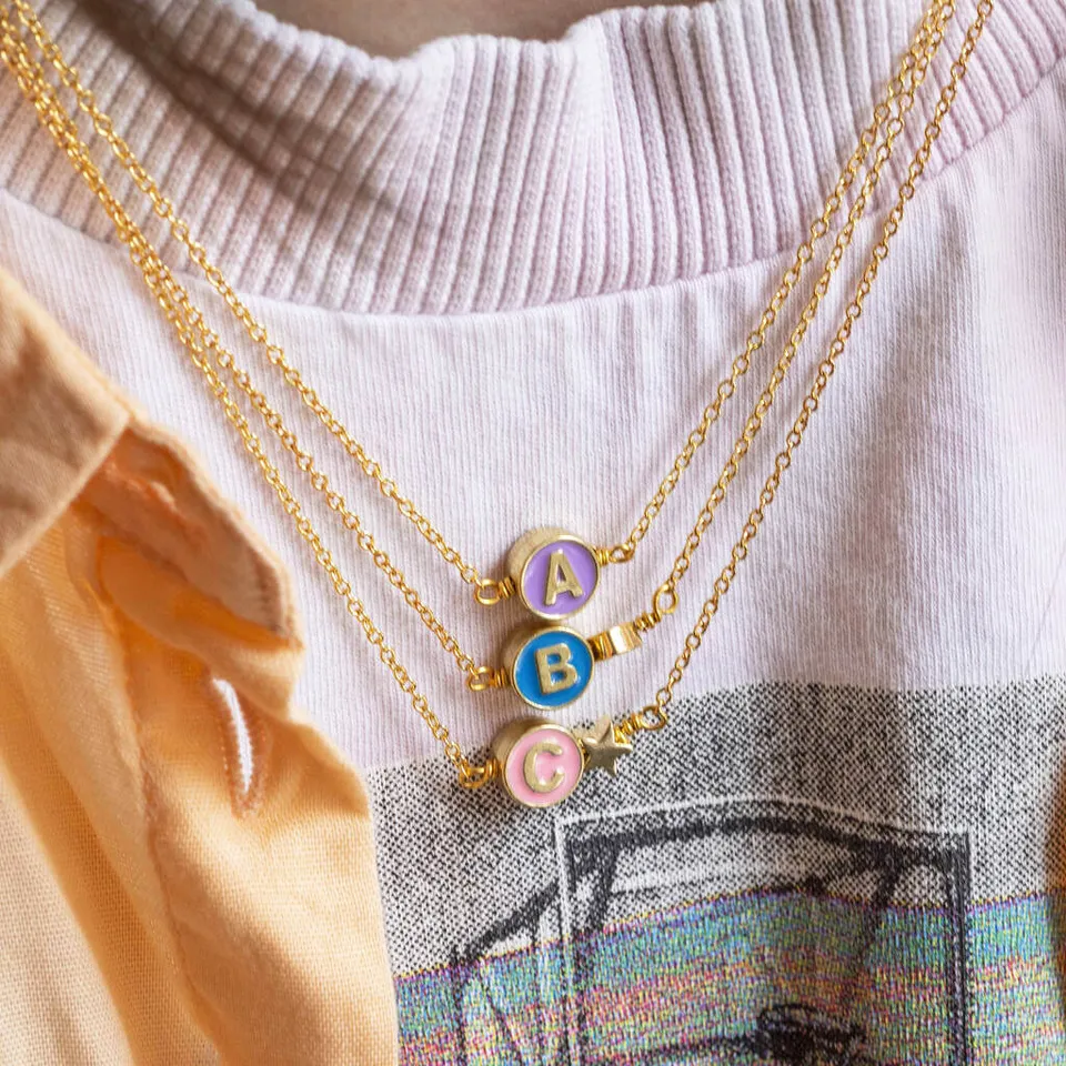 Joy by Corrine Smith Enamel Disc Initial Halskette Gold