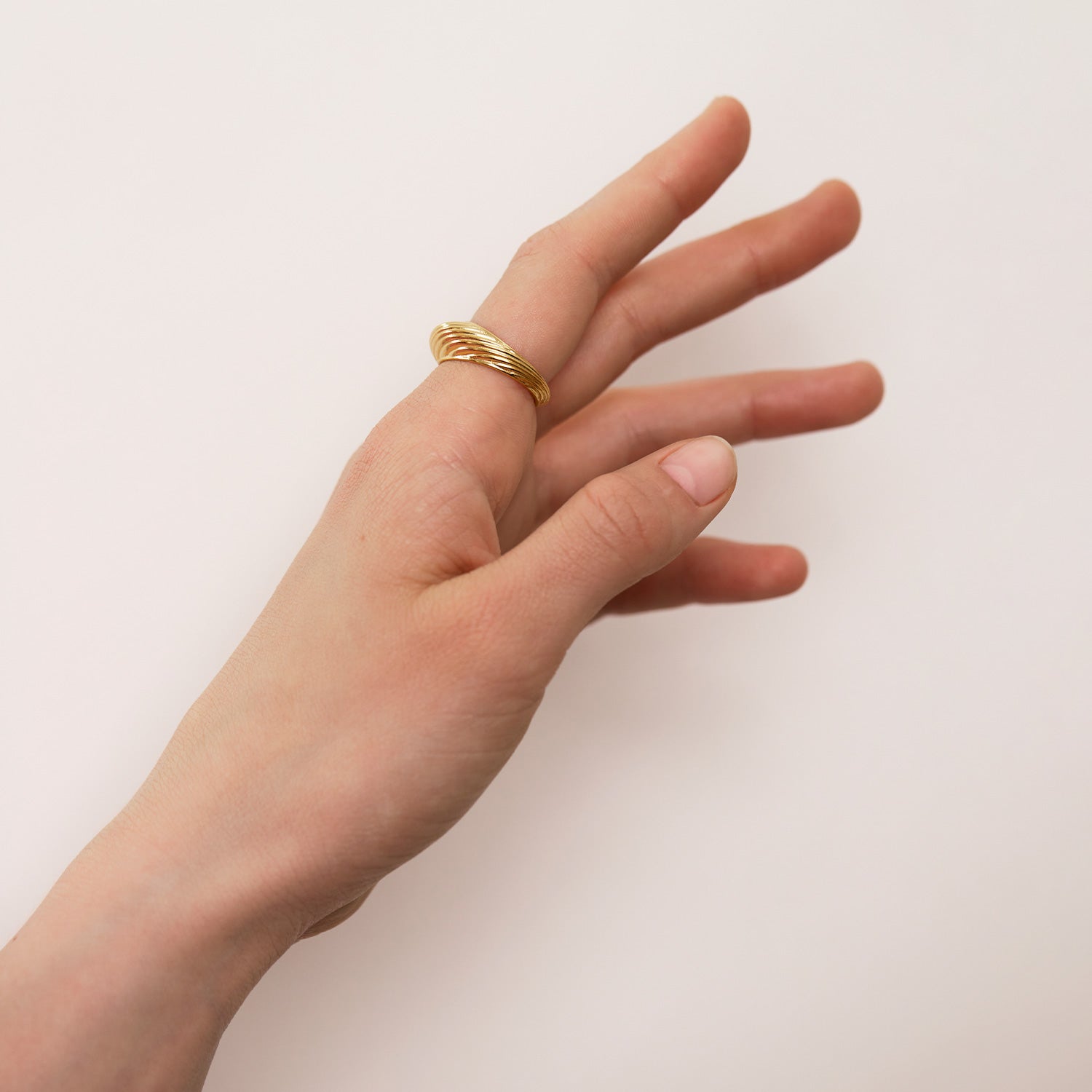 Stilnest Rings Ribbed Bombé Ring 24k Gold Gr. 52