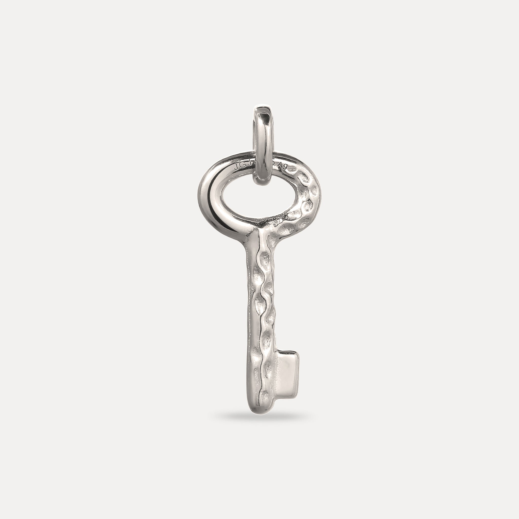Stilnest Key Charm Anhänger Gold Vermeil texturiert