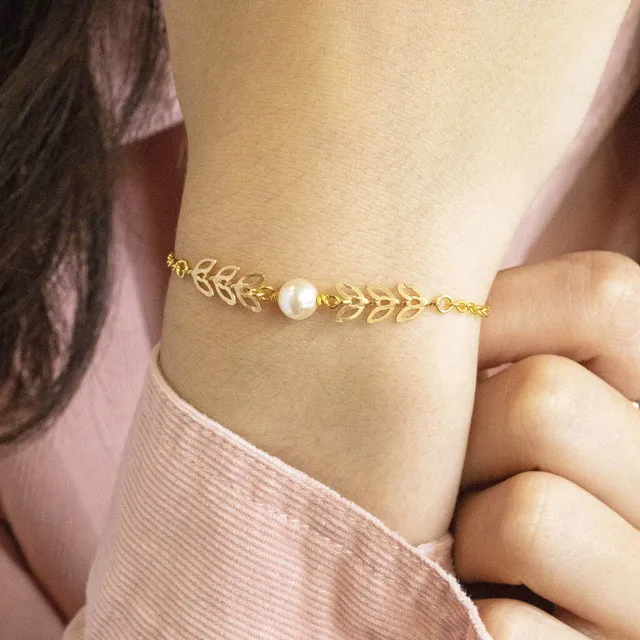 Joy by Corrine Smith Delicate Leaf Outline Perlenarmband Gold
