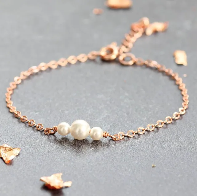 Joy by Corrine Smith Delicate Pearl Trio Armband Gold Perlen