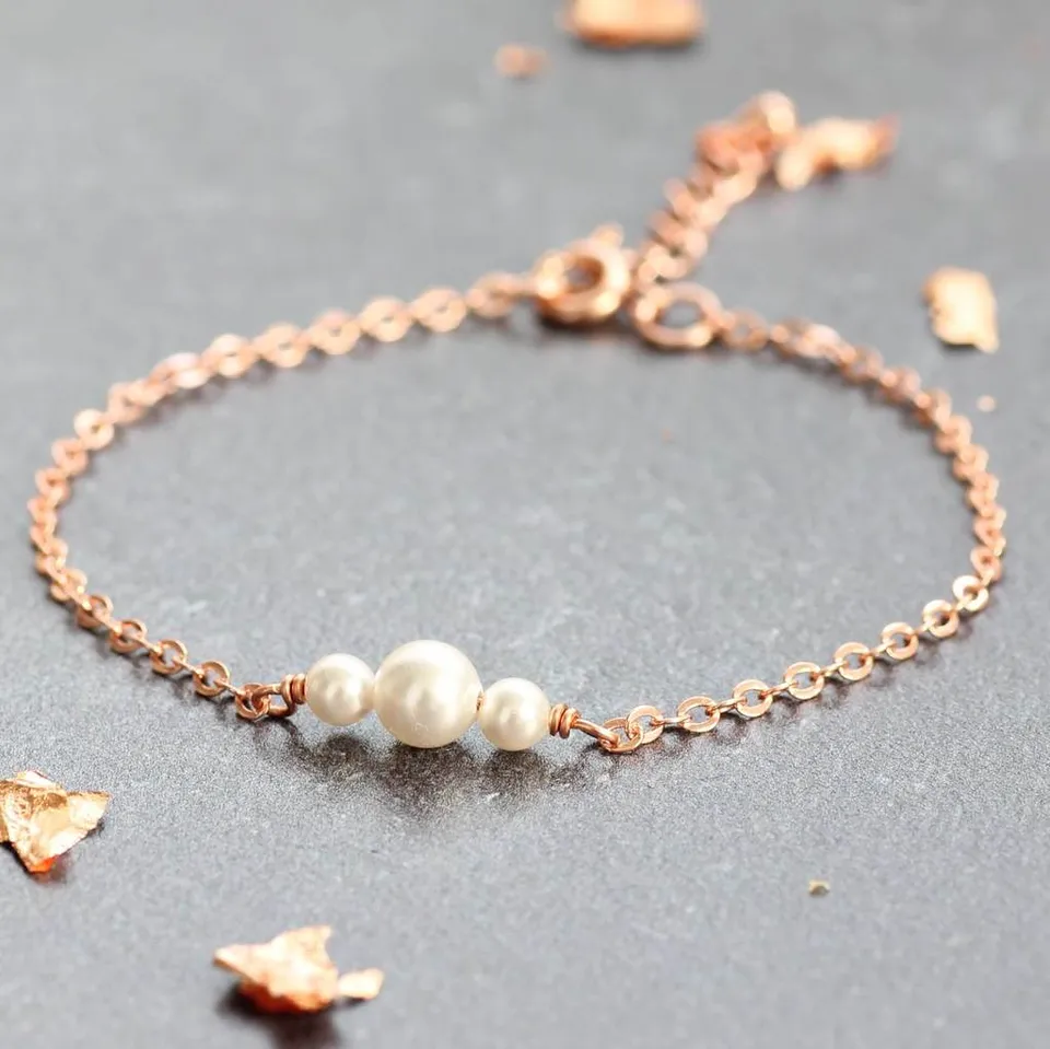 Joy by Corrine Smith Delicate Pearl Trio Armband Gold Perlen