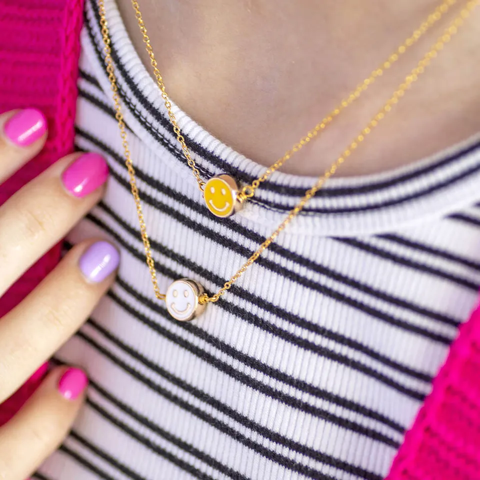 Joy by Corrine Smith Smiley Face Halskette Gold Emaille