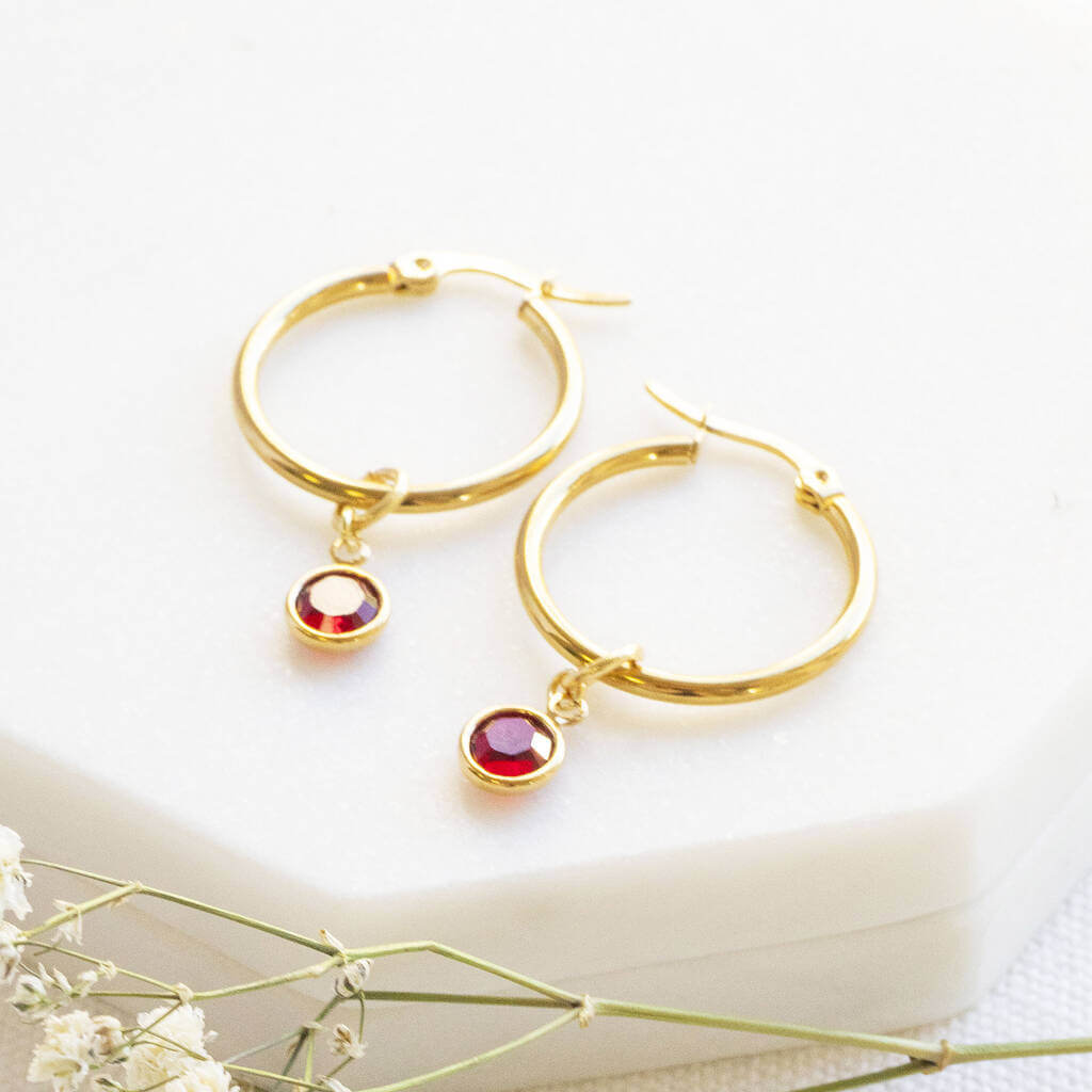 Joy by Corrine Smith July Ruby Birthstone Creolen vergoldet