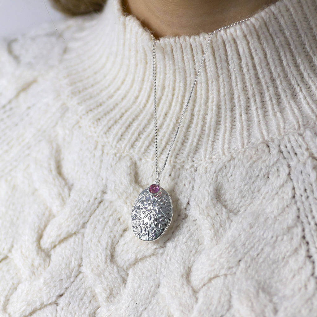 Joy by Corrine Smith Oval Medaillon Halskette Silber Geburtsstein