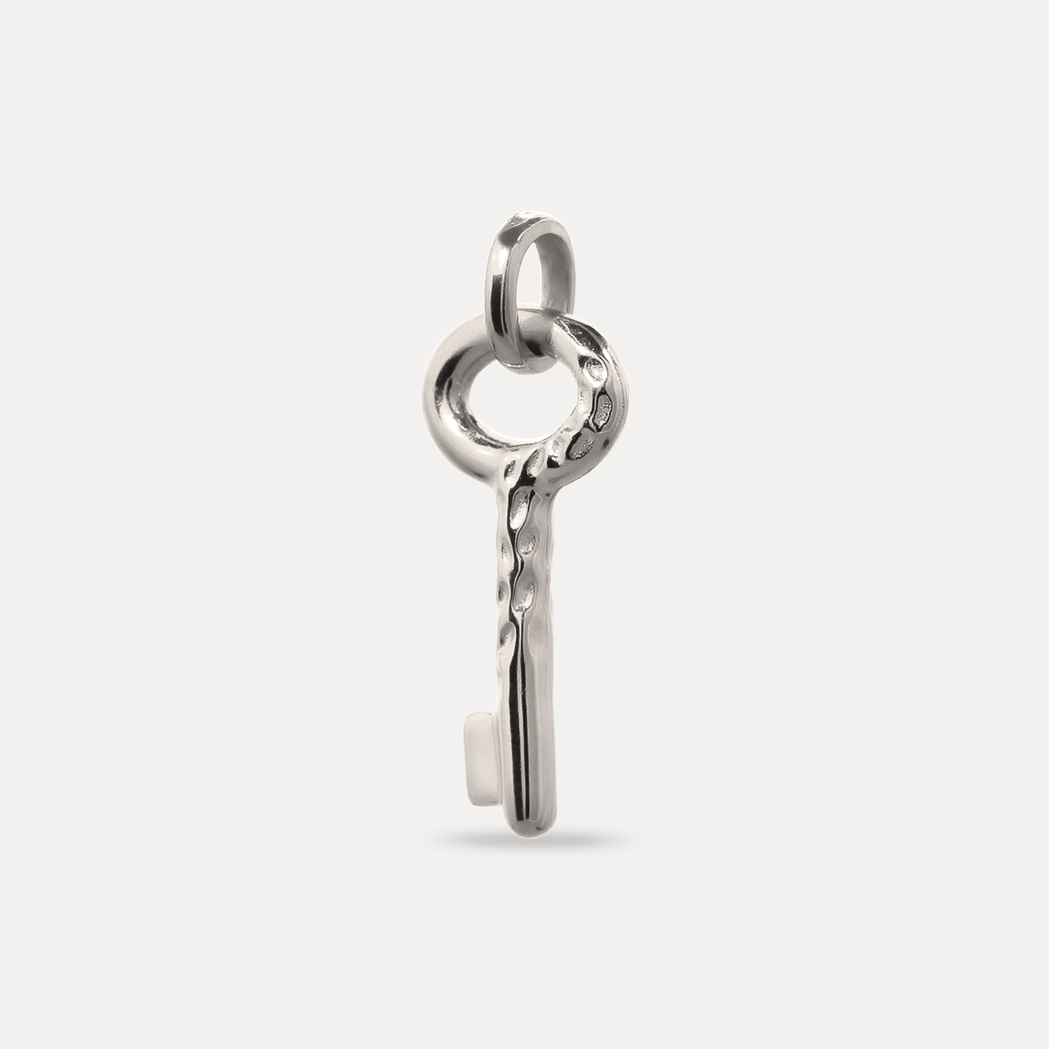Stilnest Key Charm Anhänger Gold Vermeil texturiert