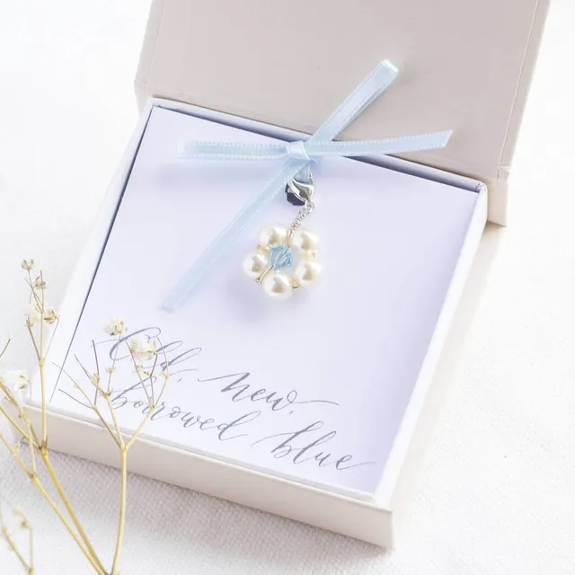 Joy by Corrine Smith Something Blue Perlen Charm Blume