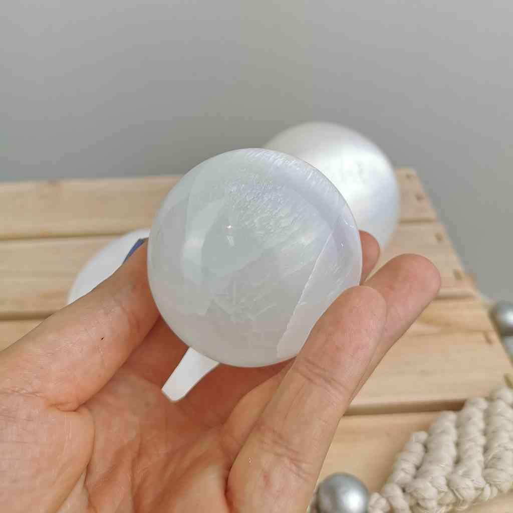 NKlaus Healing Crystals Selenit Kugel 5-6 cm Heilstein 1 Stück
