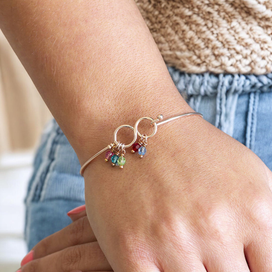 Joy by Corrine Smith Family Infinity Armreif mit Geburtsstein