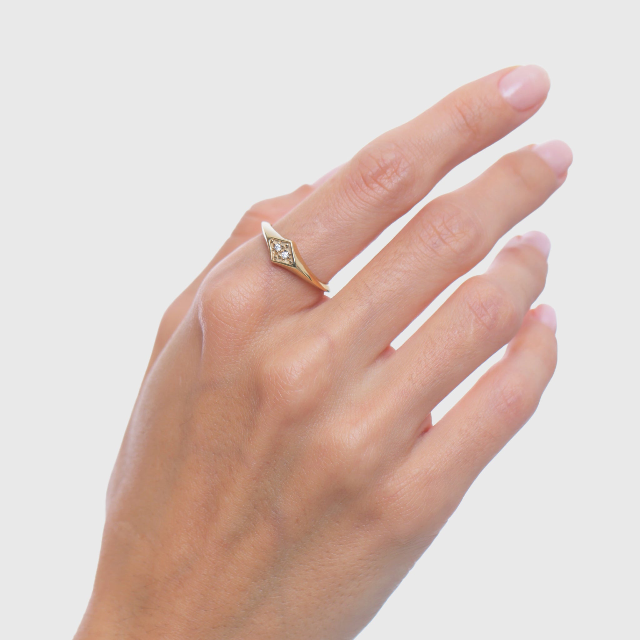 Stilnest Supernova Pavé Weiß Saphir Ring Gold Vermeil 54