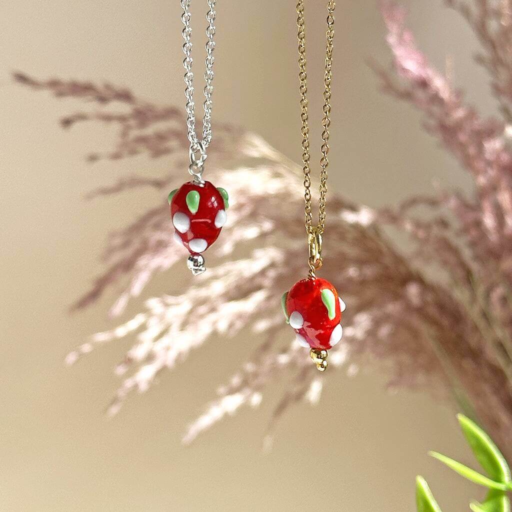 Joy by Corrine Smith Glass Strawberry Halskette Glas Erdbeere Gold