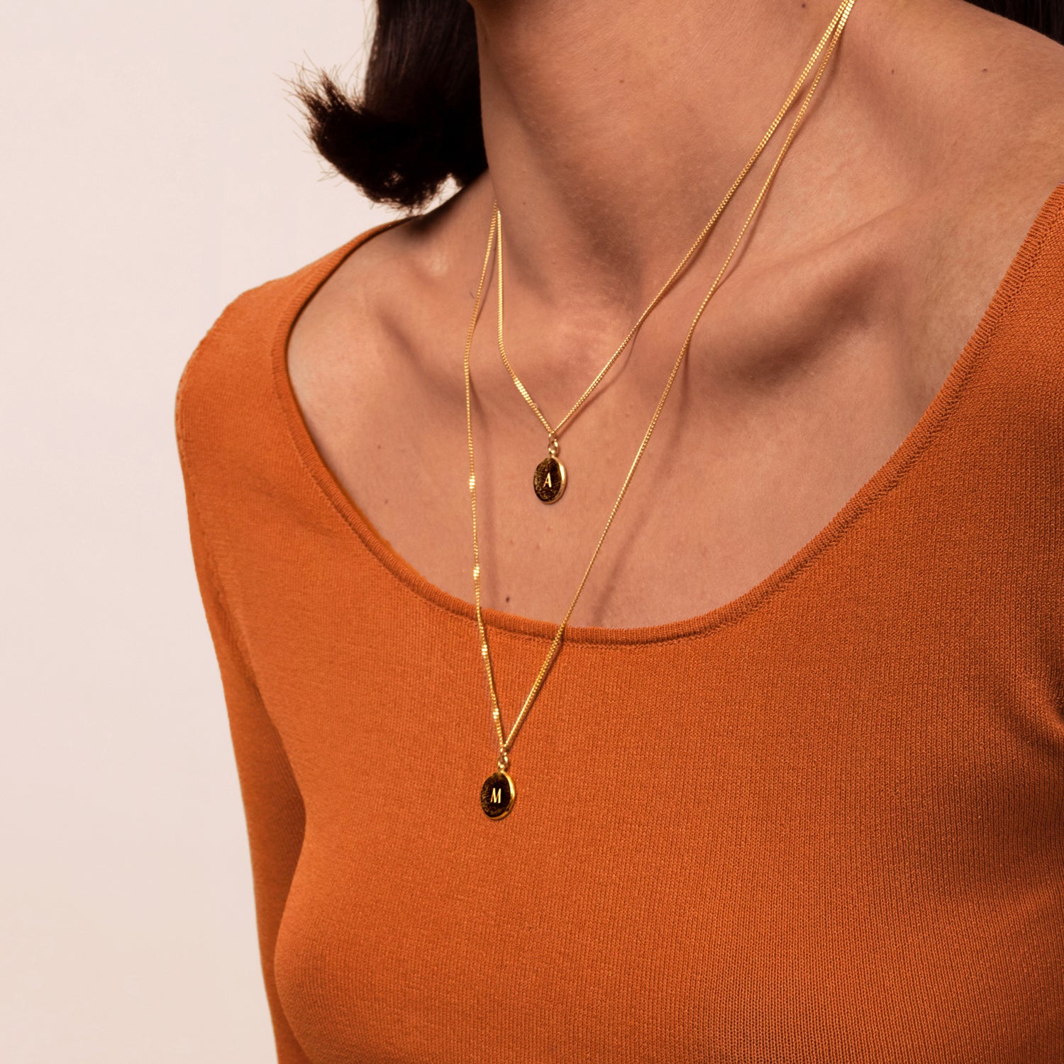 Stilnest Fluid Medallion Anhänger 585 Gold matt 14k