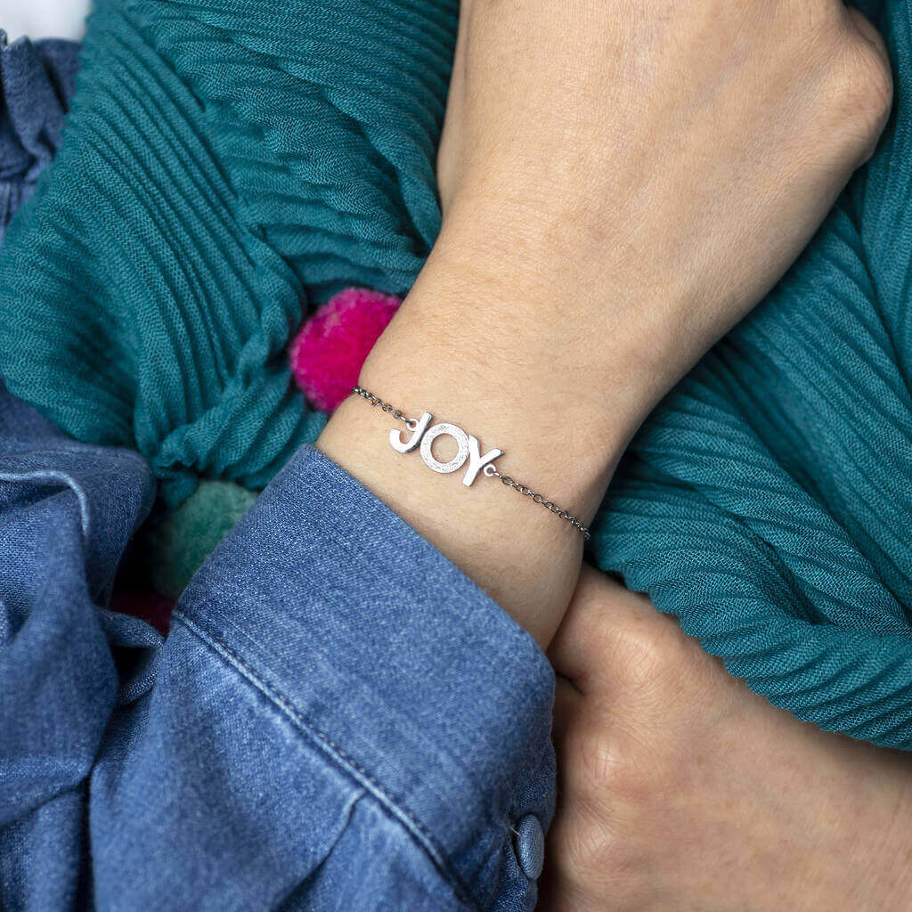 Joy by Corrine Smith JOY Positive Affirmation Armband Gold