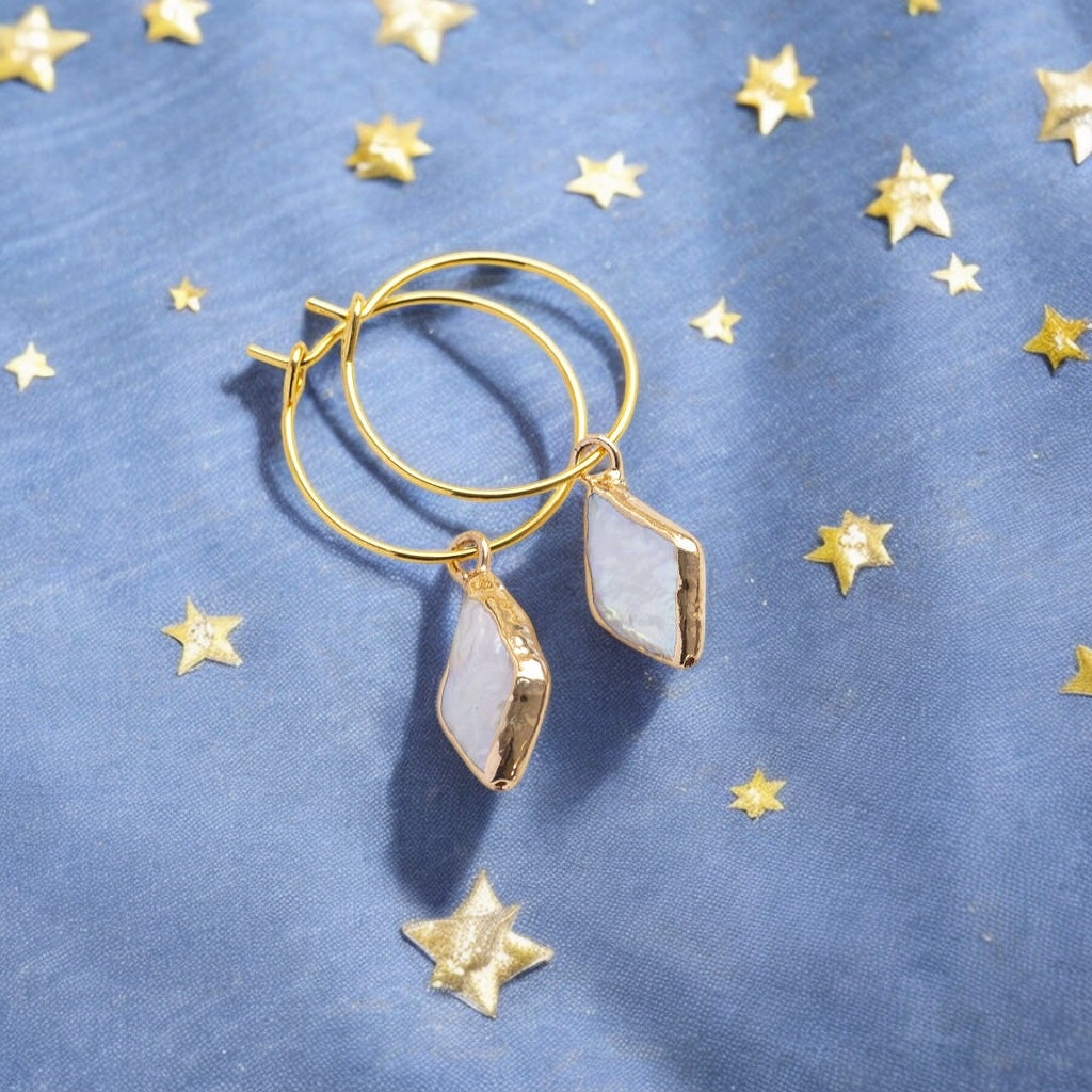 Joy by Corrine Smith Rhombus Pearl Hoop Ohrringe Gold 2 cm
