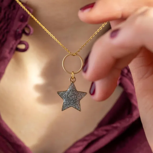 Joy by Corrine Smith Sparkle Star Circle Charm Halskette Gold