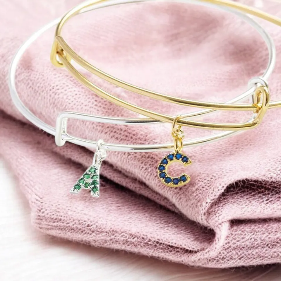 Joy by Corrine Smith Initial Armreif Geburtsstein Gold verstellbar