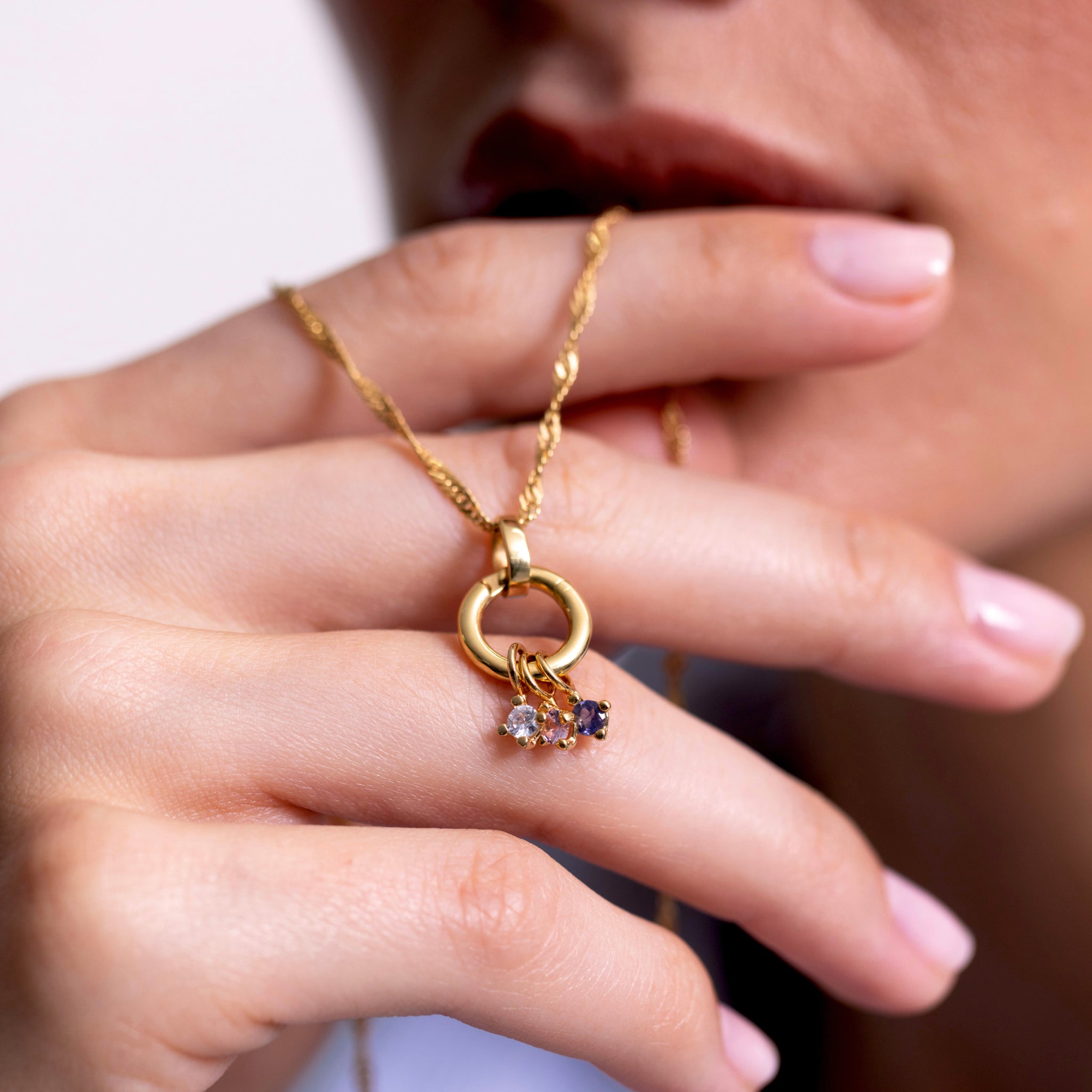 Stilnest Charm Anhänger 24k Gold Vermeil offen