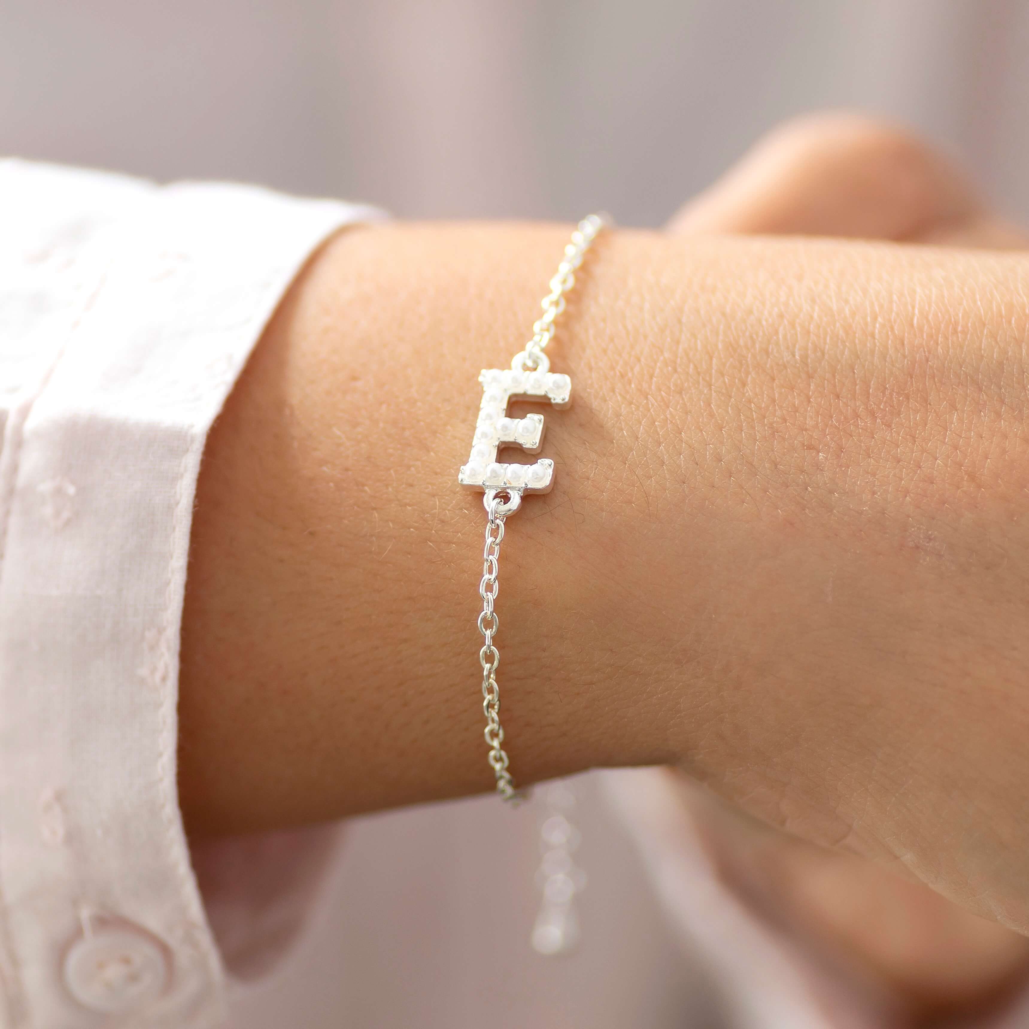 Joy by Corrine Smith Bridesmaid Pearl Initial Armband Gold Perle
