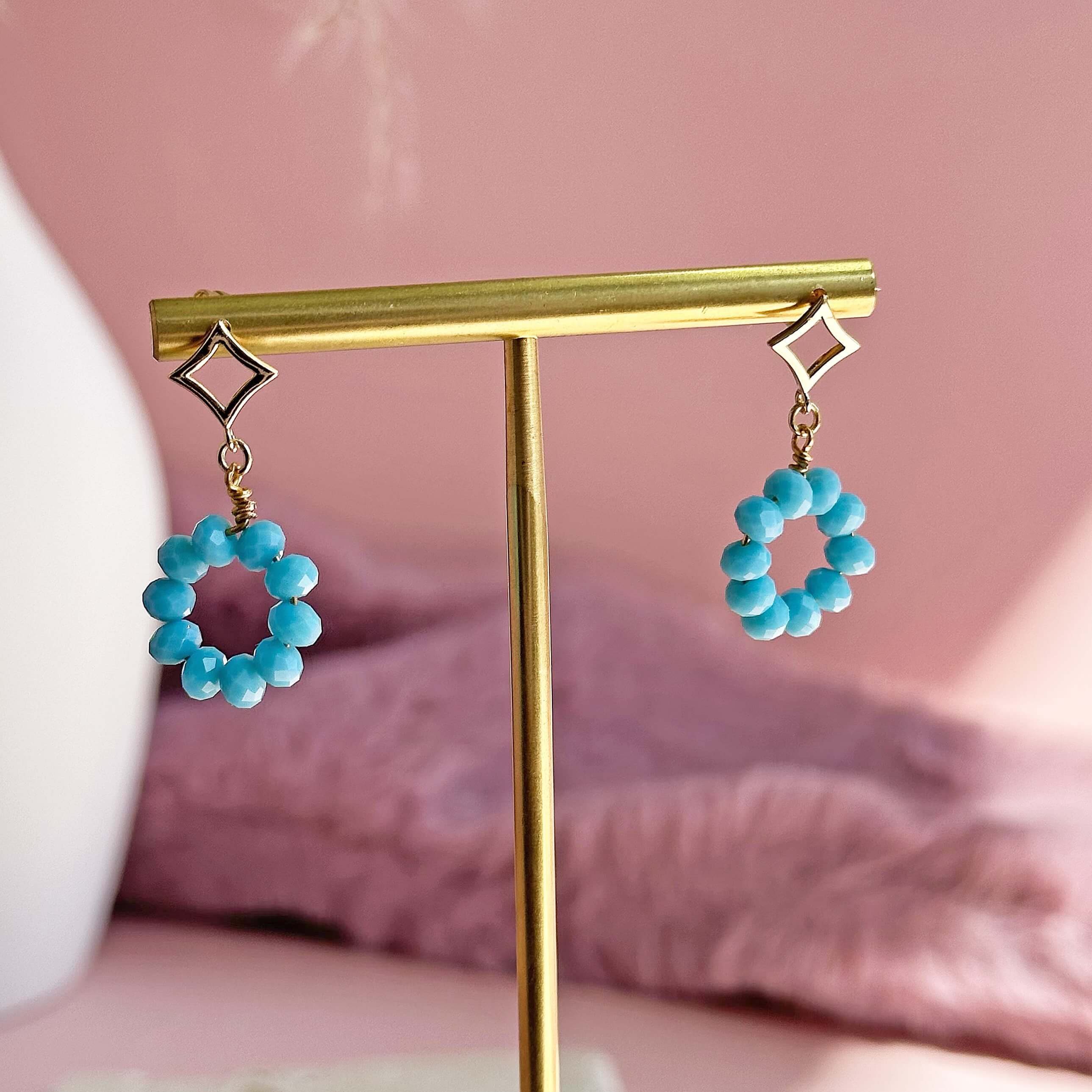 Joy by Corrine Smith Beaded Turquoise Ohrringe Gold Kreis 1,5cm
