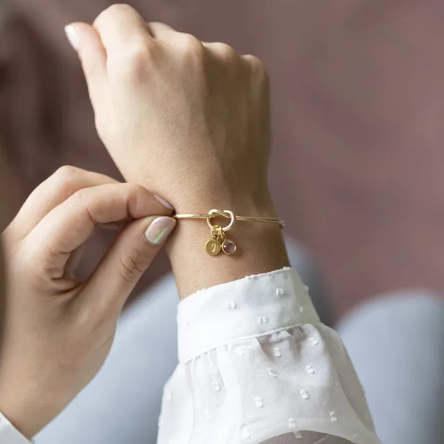Joy by Corrine Smith Friendship Knot Armreif Gold