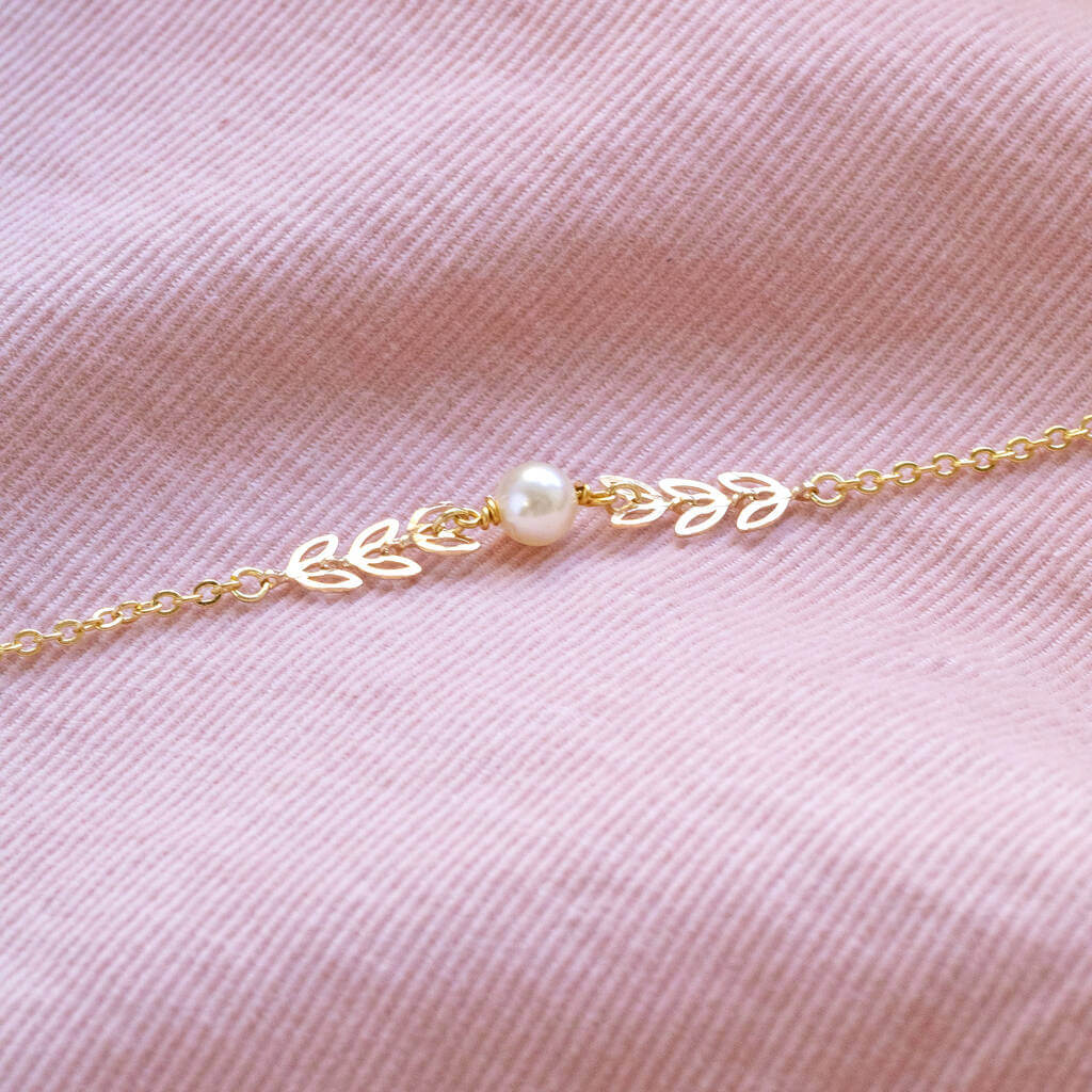 Joy by Corrine Smith Delicate Leaf Outline Perlenarmband Gold