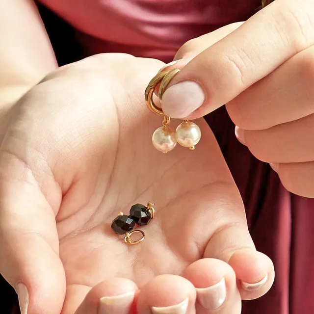 Joy by Corrine Smith Day To Night Perlen Creolen Gold