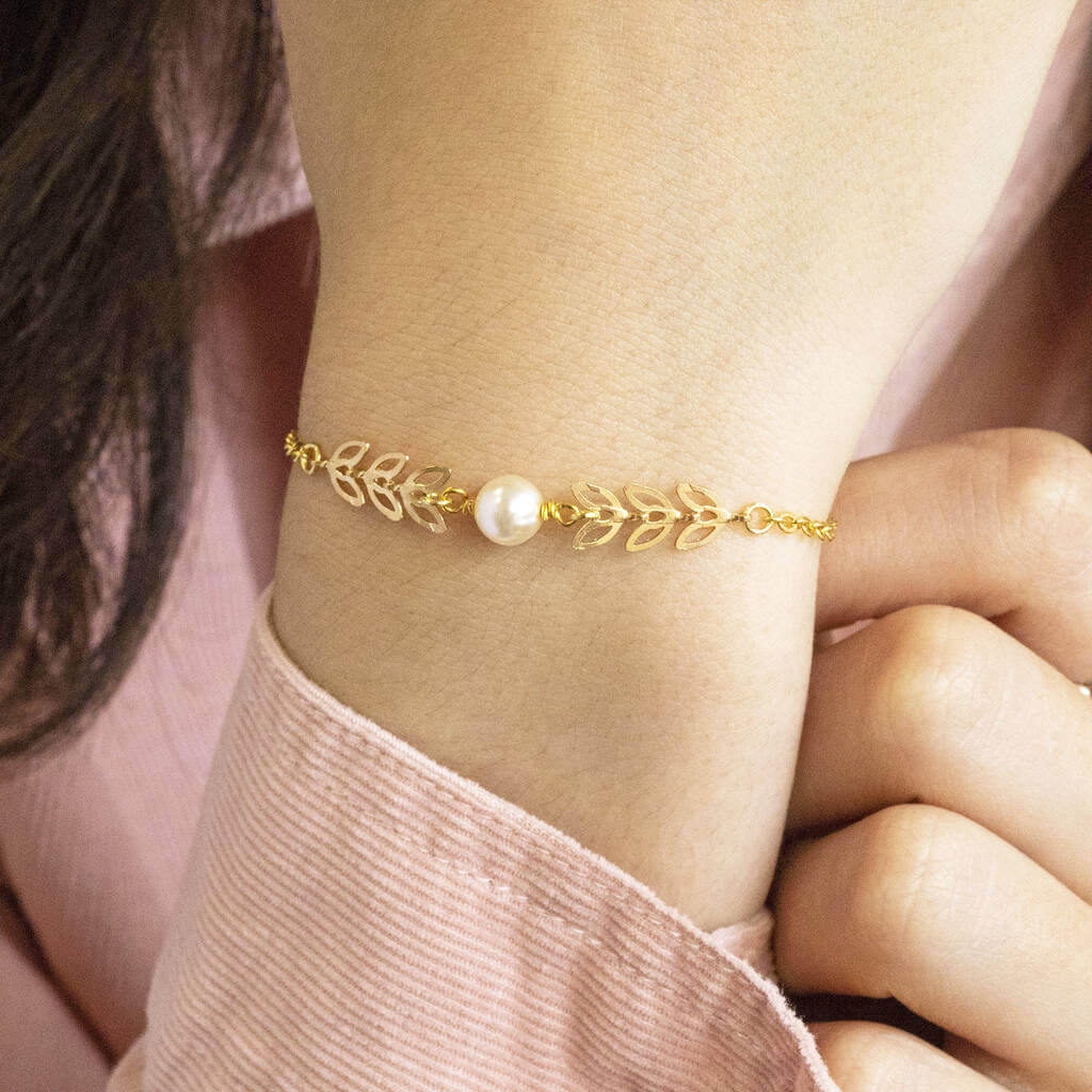 Joy by Corrine Smith Delicate Leaf Outline Perlenarmband Gold