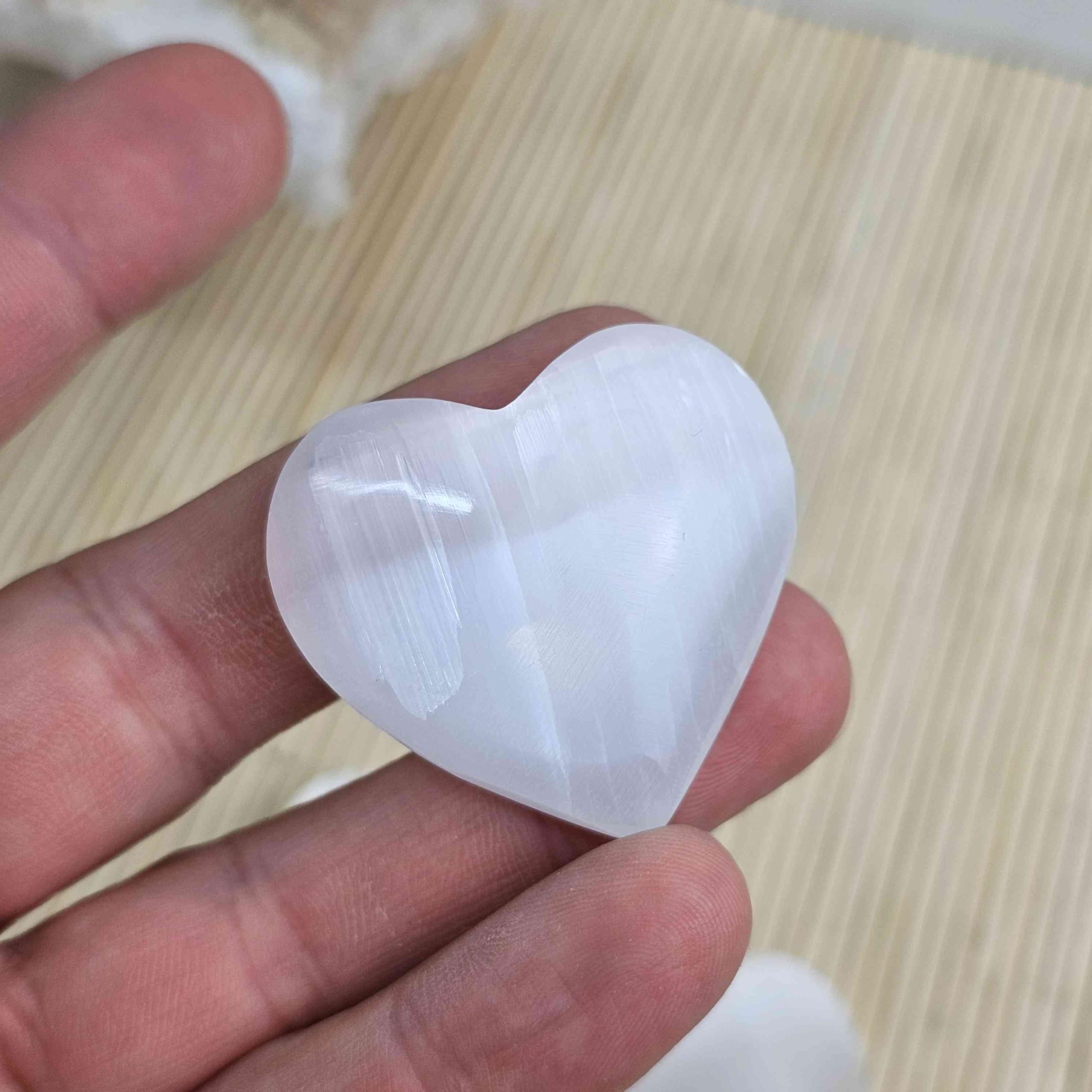 NKlaus HEALING CRYSTALS Selenit Herzstein 4cm 3 Stück weiß