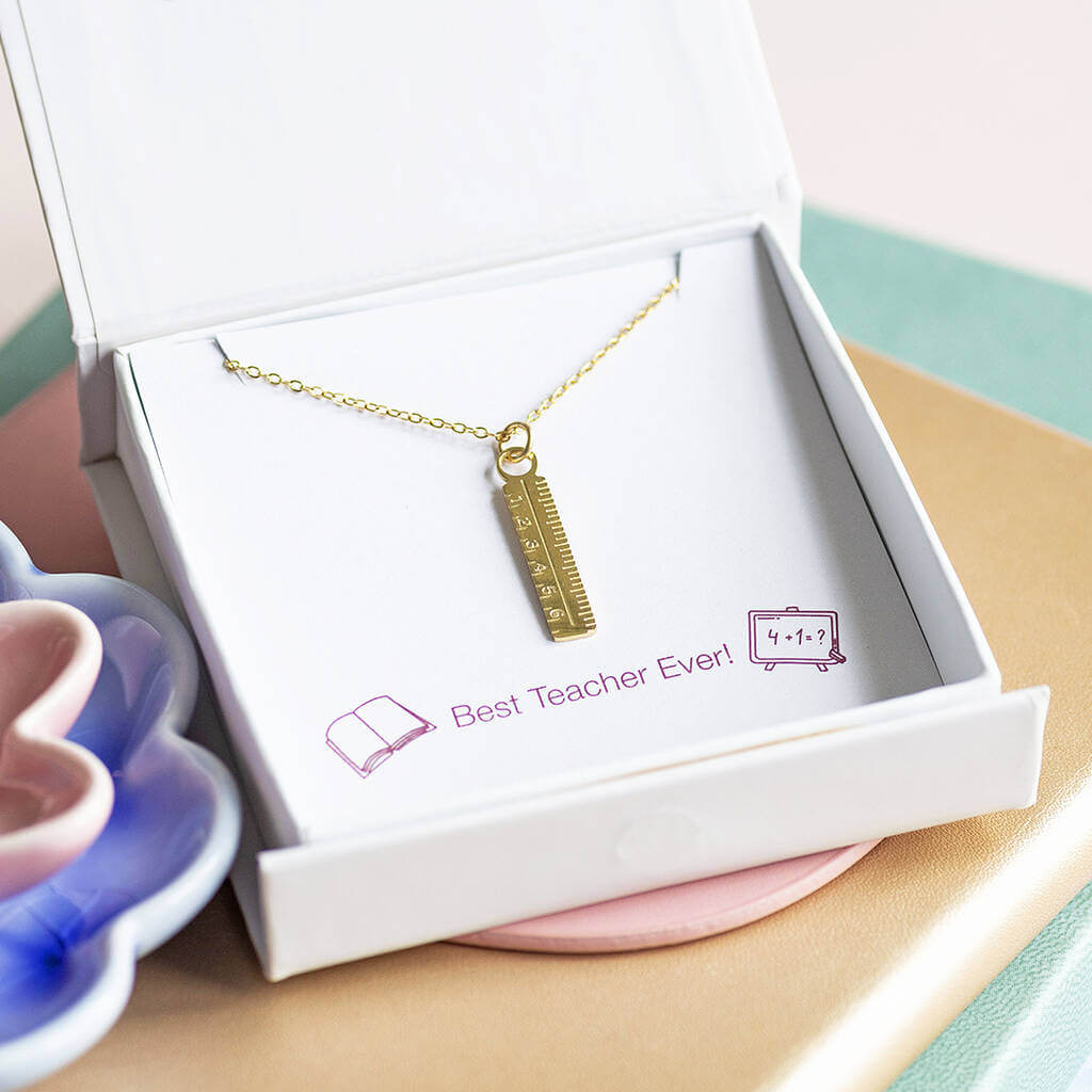Joy by Corrine Smith Lineal Halskette Gold Lehrerin