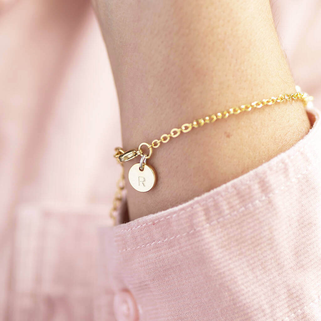 Joy by Corrine Smith Delicate Leaf Outline Perlenarmband Gold