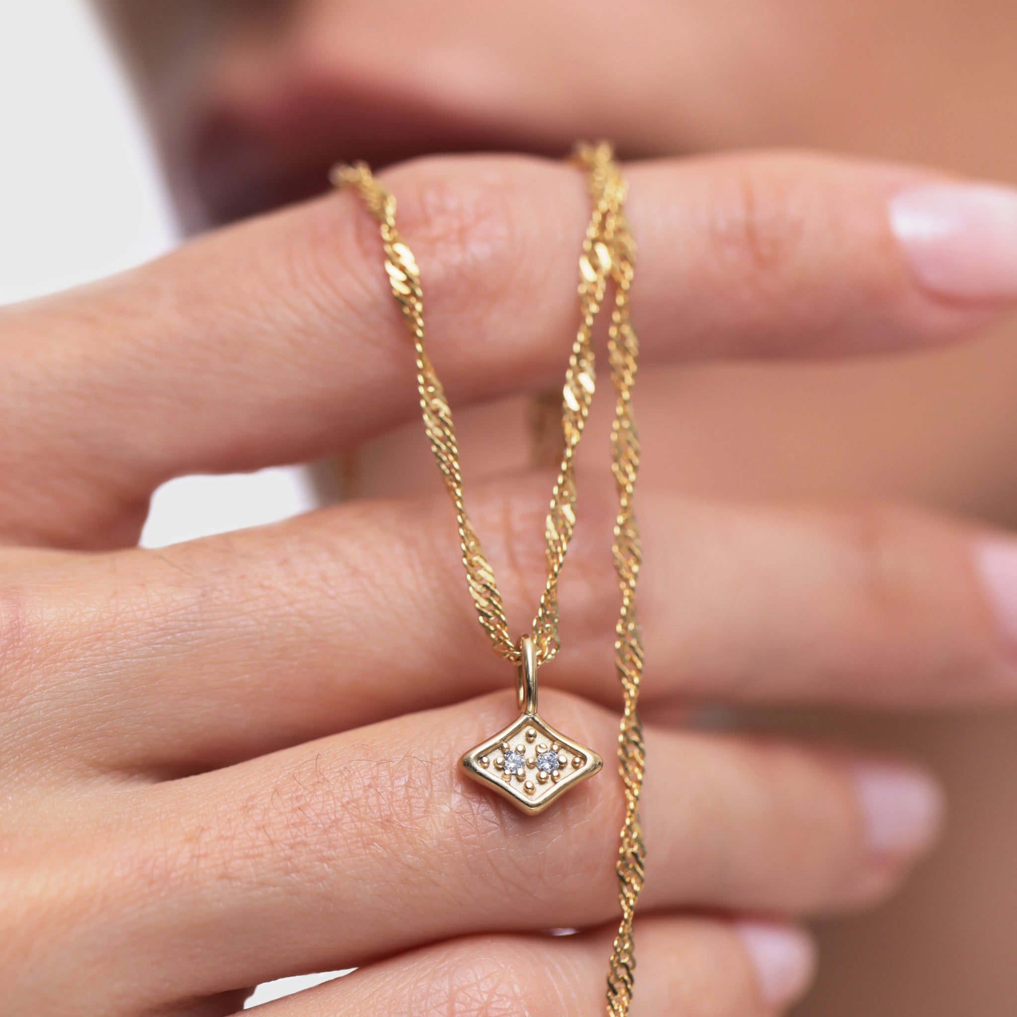 Stilnest Supernova Pavé Anhänger Weißer Saphir Gold