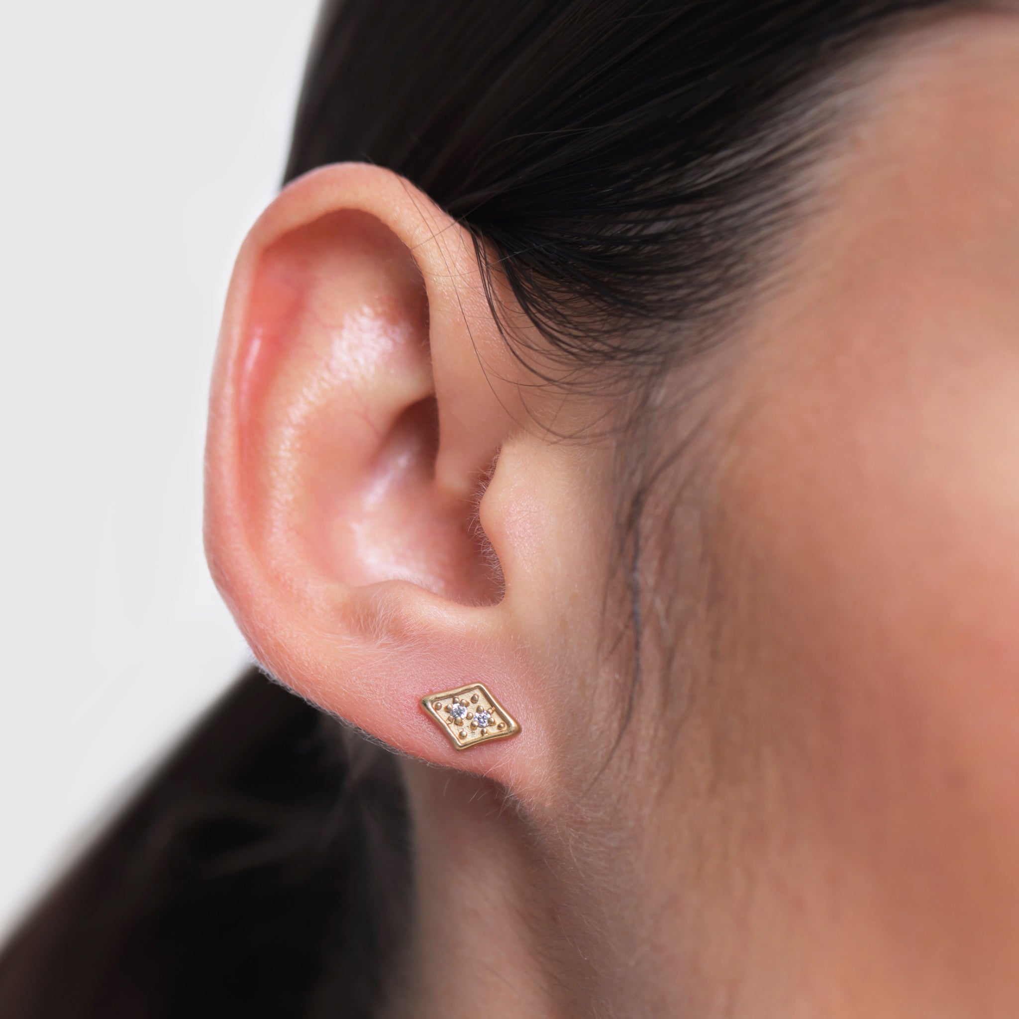 Stilnest Supernova Pavé Ohrstecker weißer Saphir 925 Silber