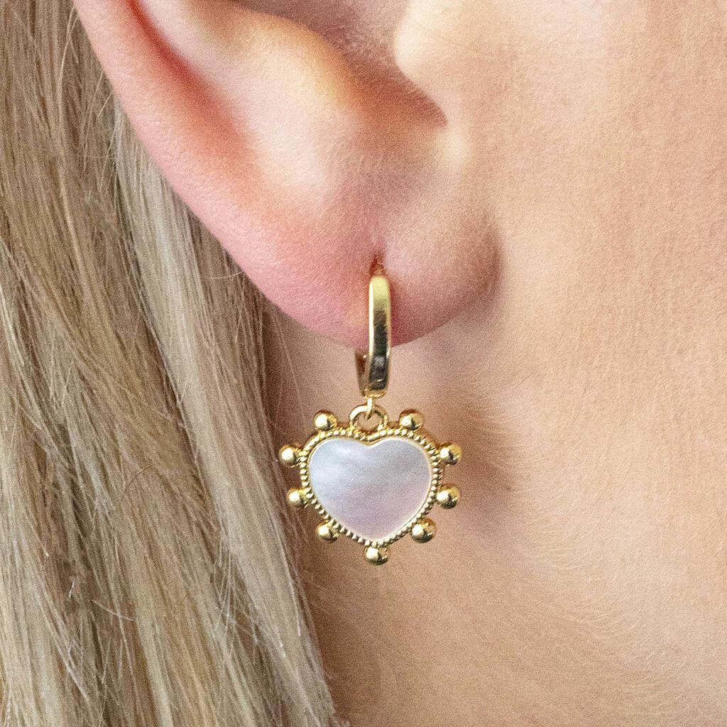 Joy by Corrine Smith Mother of Pearl Herz Creolen Silber