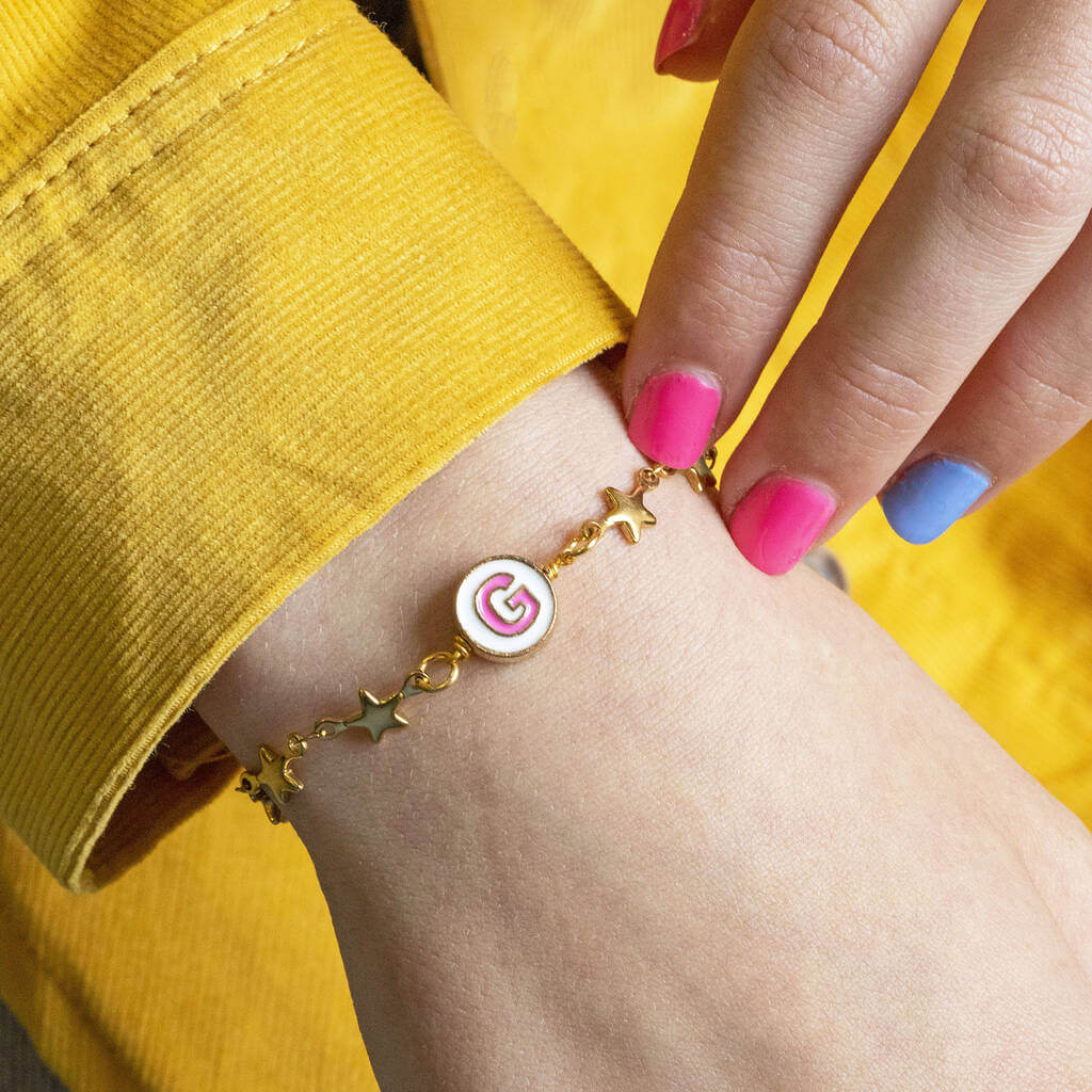 Joy by Corrine Smith Stars Initial Armband Gold Emaille
