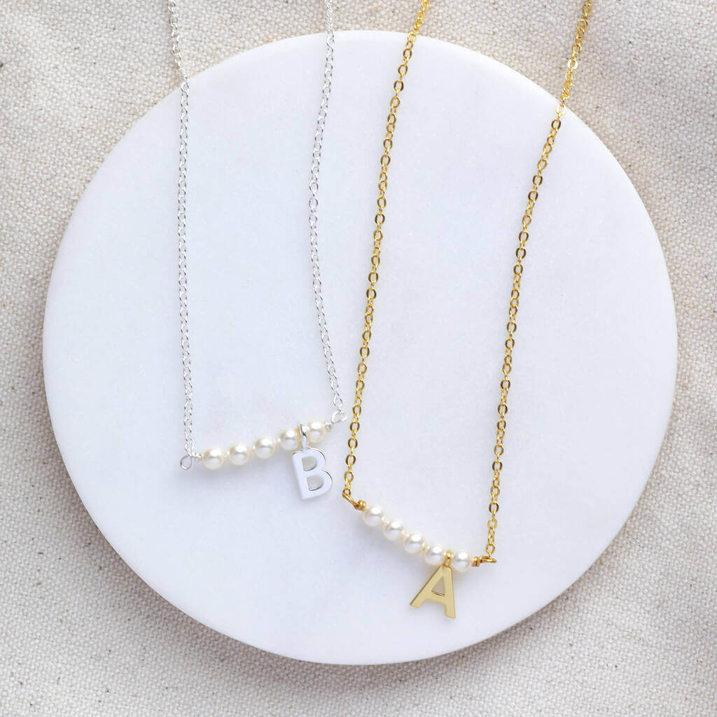 Joy by Corrine Smith Asymmetric Pearl Bar Initial Halskette Gold Perle