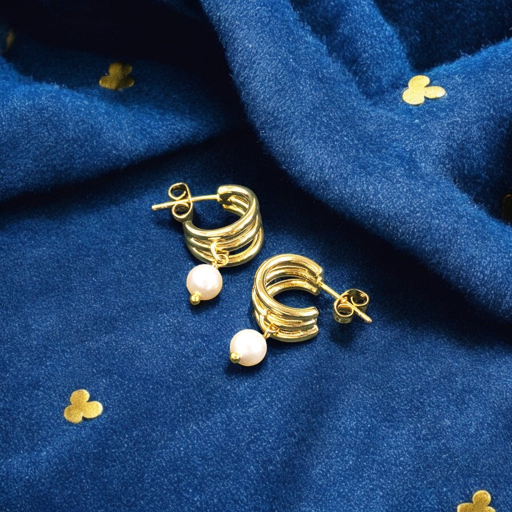 Joy by Corrine Smith Triple Hoop Ohrringe Gold Perle 1,2 cm