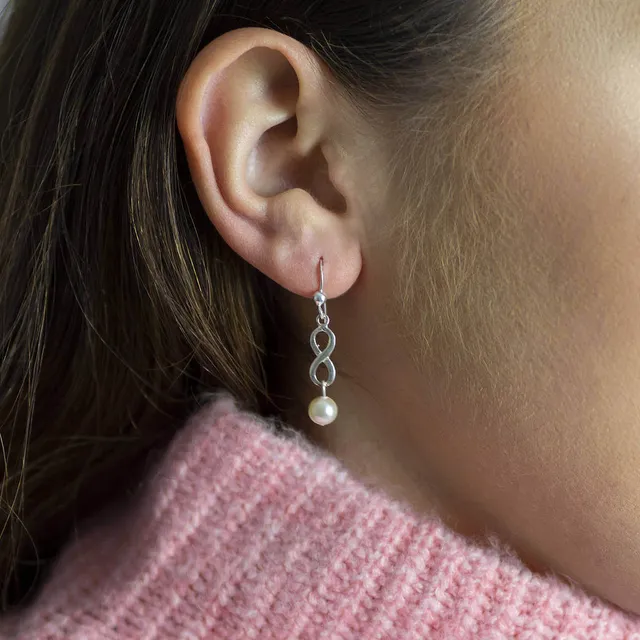Joy by Corrine Smith Infinity Ohrringe Silber Perle