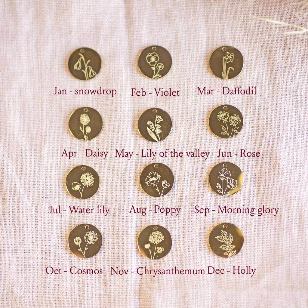 Joy by Corrine Smith Birth Flower Halskette Gold Gravur