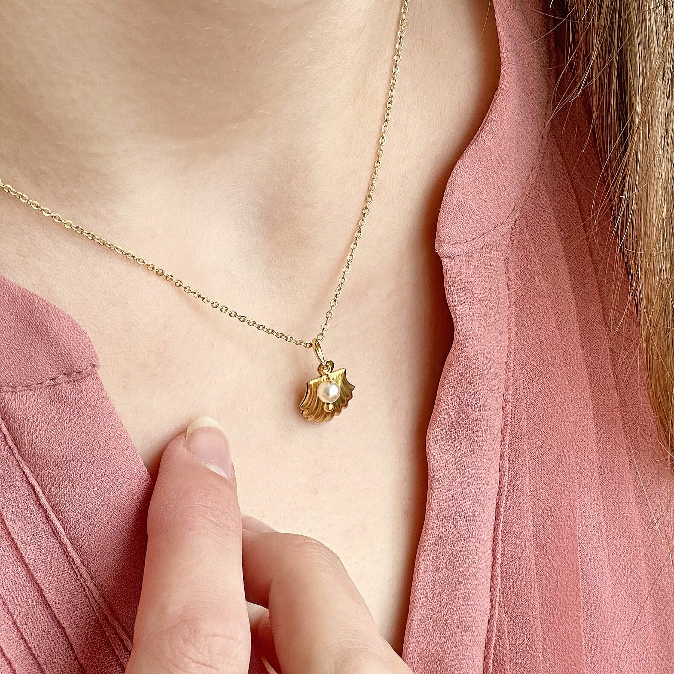 Joy by Corrine Smith Halskette Muschel Gold Perle verstellbar